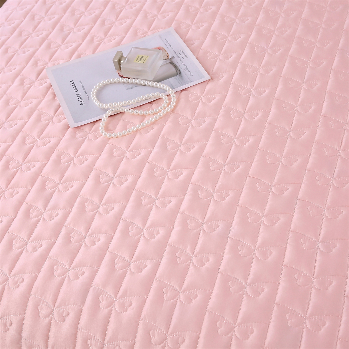 91家纺网 家纺一手货源 找家纺 提花大世界 2026新款轻奢法式蕾丝花边款丝滑水洗真丝天丝提花床单床笠床盖四件套 洛丽塔之梦-柔雾粉