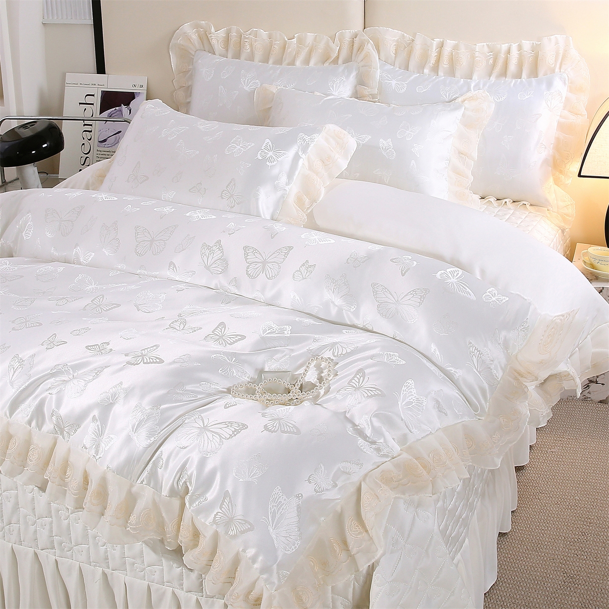 91家纺网 家纺一手货源 找家纺 提花大世界 2026新款轻奢法式蕾丝花边款丝滑水洗真丝天丝提花床单床笠床盖四件套 蝴蝶绮梦-奶霜白