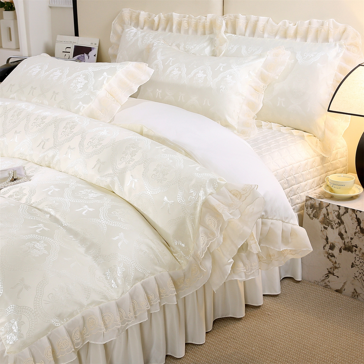 91家纺网 家纺一手货源 找家纺 提花大世界 2026新款轻奢法式蕾丝花边款丝滑水洗真丝天丝提花床单床笠床盖四件套 洛丽塔之梦-珍珠白