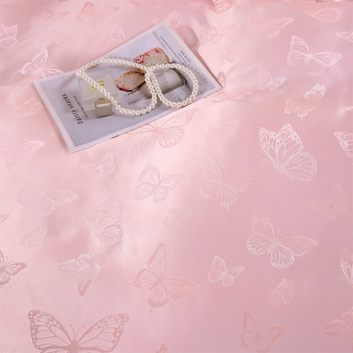 91家纺网 家纺一手货源 找家纺 提花大世界 2026新款轻奢法式蕾丝花边款丝滑水洗真丝天丝提花床单床笠床盖四件套 蝴蝶绮梦-蜜桃粉