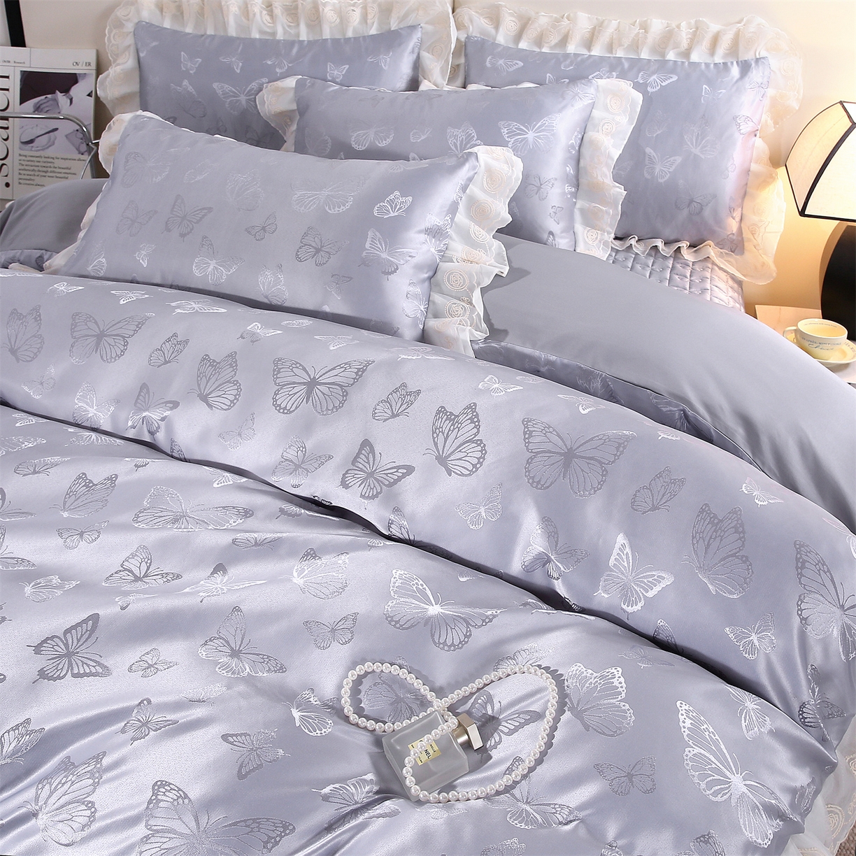 91家纺网 家纺一手货源 找家纺 提花大世界 2026新款轻奢法式蕾丝花边款丝滑水洗真丝天丝提花床单床笠床盖四件套 蝴蝶绮梦-冰川灰