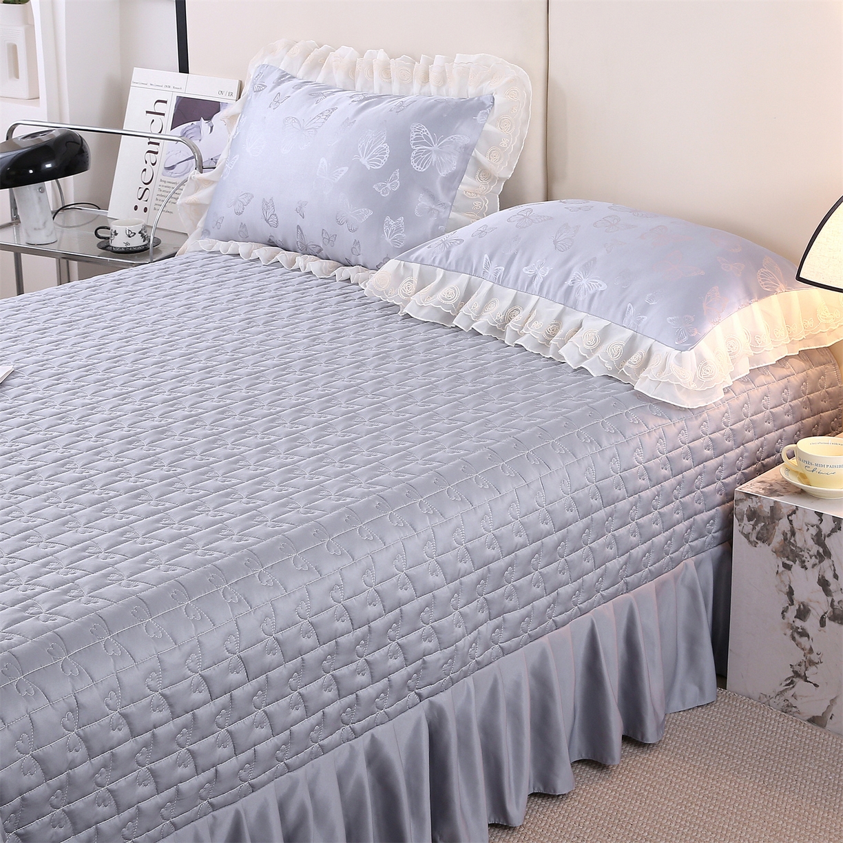 91家纺网 家纺一手货源 找家纺 提花大世界 2026新款轻奢法式蕾丝花边款丝滑水洗真丝天丝提花床单床笠床盖四件套 蝴蝶绮梦-冰川灰