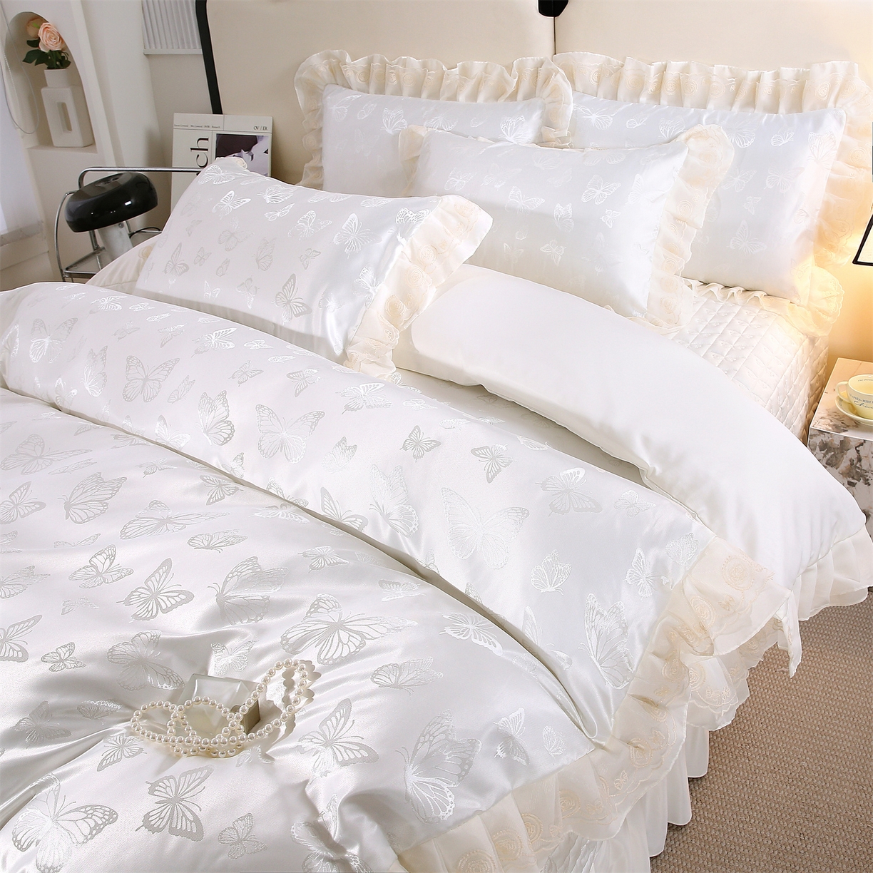 91家纺网 家纺一手货源 找家纺 提花大世界 2026新款轻奢法式蕾丝花边款丝滑水洗真丝天丝提花床单床笠床盖四件套 蝴蝶绮梦-奶霜白