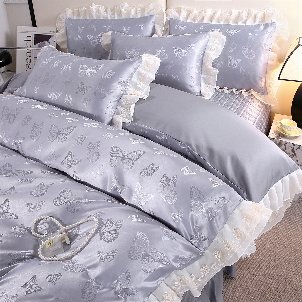 91家纺网 家纺一手货源 找家纺 提花大世界 2026新款轻奢法式蕾丝花边款丝滑水洗真丝天丝提花床单床笠床盖四件套 蝴蝶绮梦-冰川灰