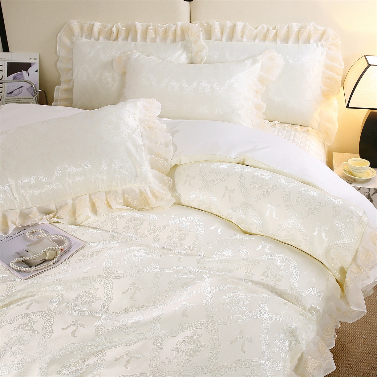 91家纺网 家纺一手货源 找家纺 提花大世界 2026新款轻奢法式蕾丝花边款丝滑水洗真丝天丝提花床单床笠床盖四件套 洛丽塔之梦-珍珠白