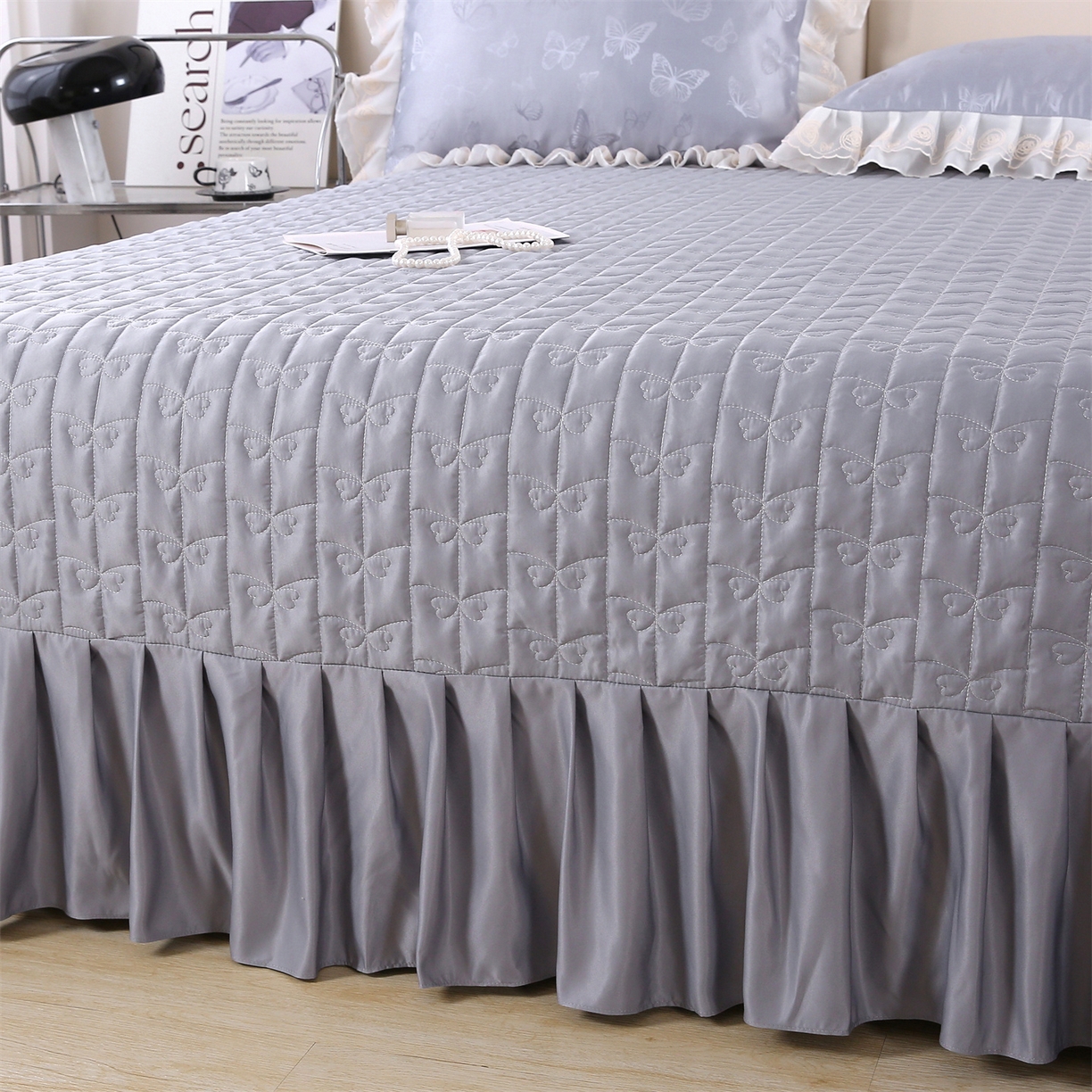 91家纺网 家纺一手货源 找家纺 提花大世界 2026新款轻奢法式蕾丝花边款丝滑水洗真丝天丝提花床单床笠床盖四件套 蝴蝶绮梦-冰川灰