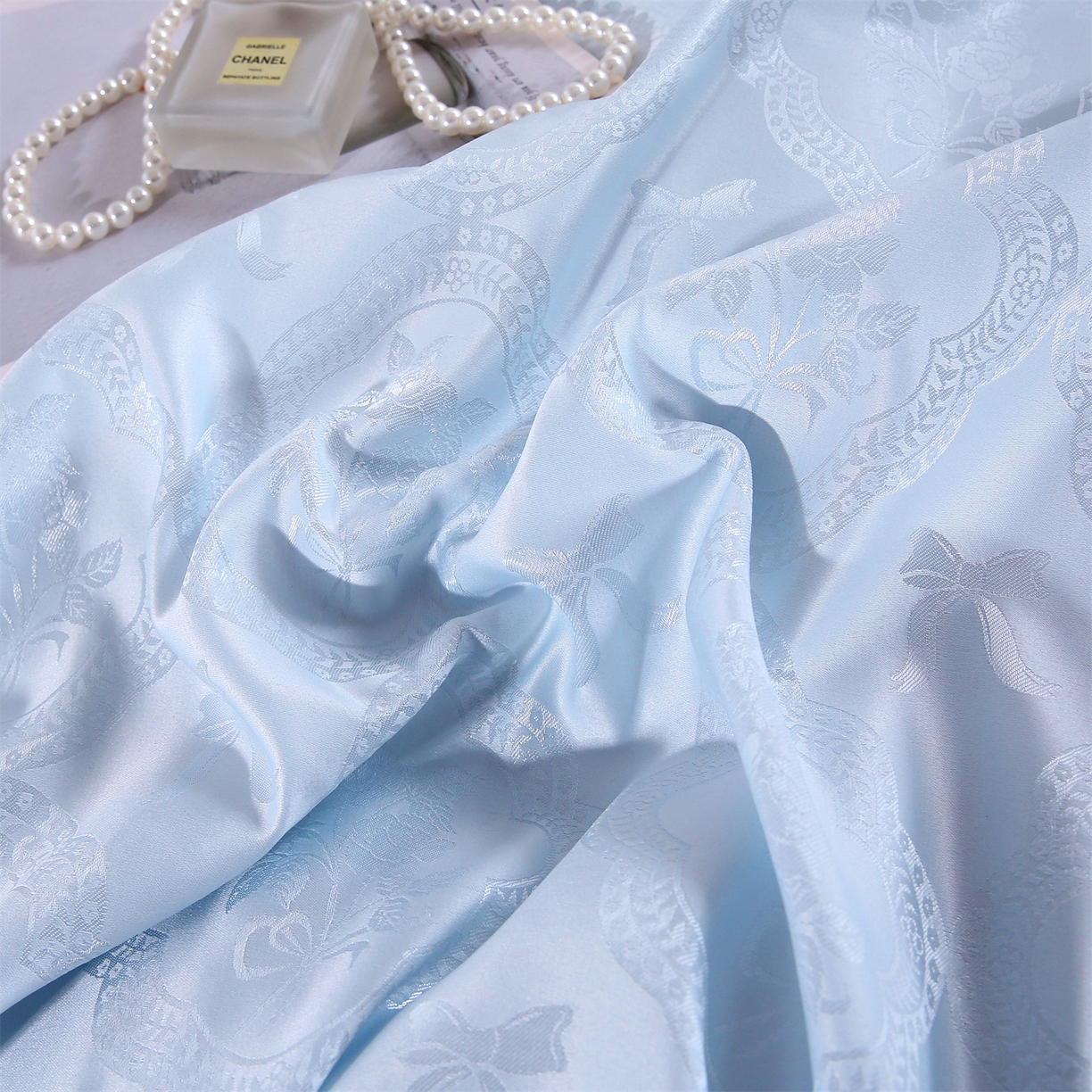 91家纺网 家纺一手货源 找家纺 提花大世界 2026新款轻奢法式蕾丝花边款丝滑水洗真丝天丝提花床单床笠床盖四件套 洛丽塔之梦-冰蓝