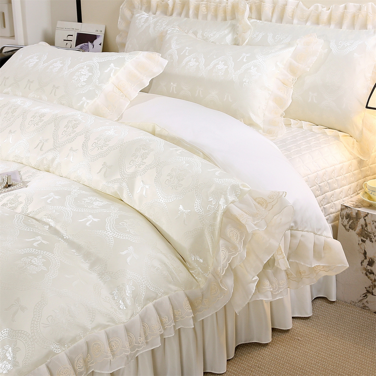 91家纺网 家纺一手货源 找家纺 提花大世界 2026新款轻奢法式蕾丝花边款丝滑水洗真丝天丝提花床单床笠床盖四件套 洛丽塔之梦-珍珠白
