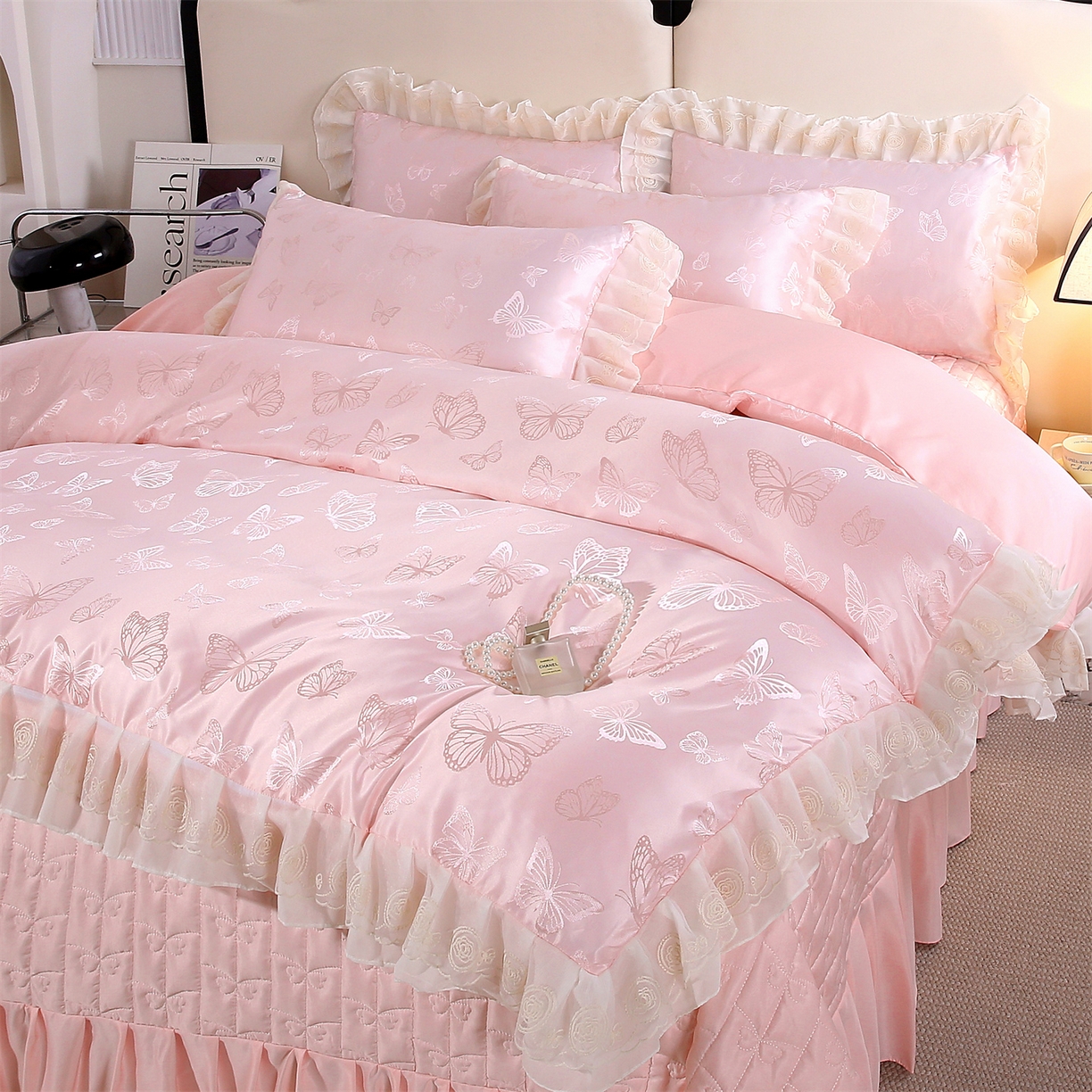 91家纺网 家纺一手货源 找家纺 提花大世界 2026新款轻奢法式蕾丝花边款丝滑水洗真丝天丝提花床单床笠床盖四件套 蝴蝶绮梦-蜜桃粉