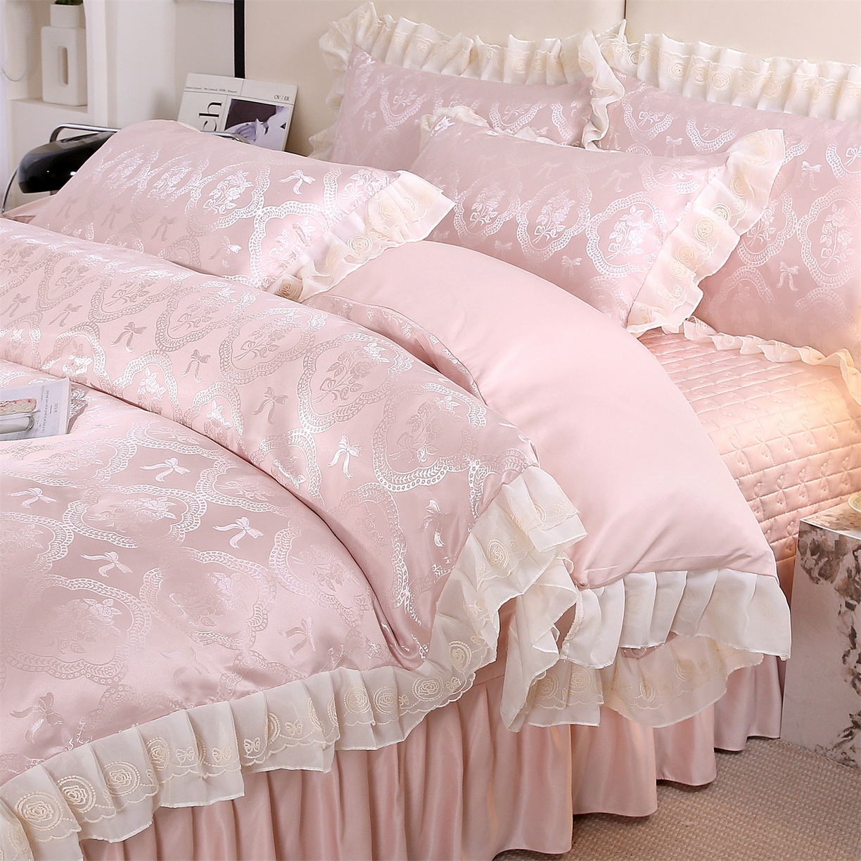 91家纺网 家纺一手货源 找家纺 提花大世界 2026新款轻奢法式蕾丝花边款丝滑水洗真丝天丝提花床单床笠床盖四件套 洛丽塔之梦-樱花玉