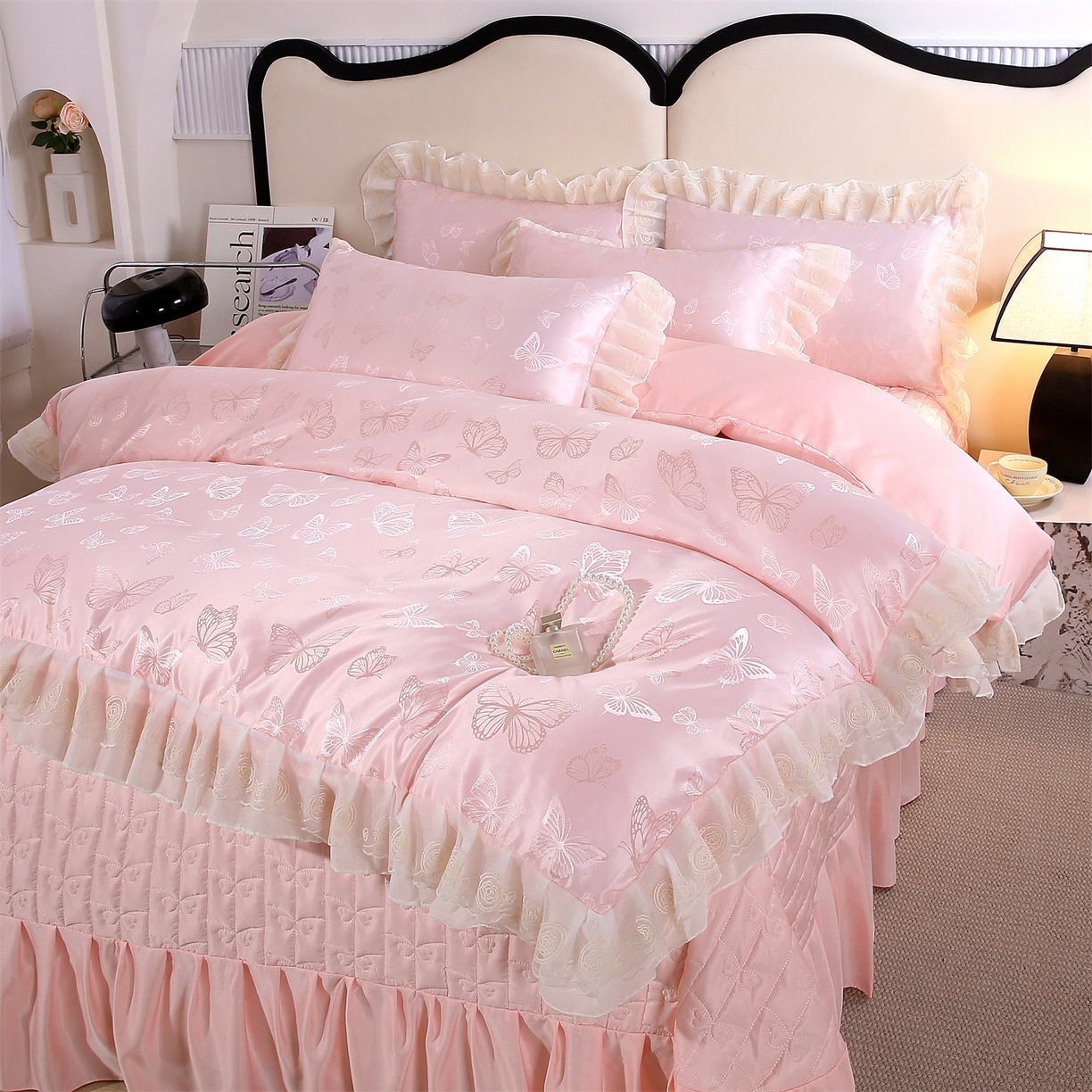 91家纺网 家纺一手货源 找家纺 提花大世界 2026新款轻奢法式蕾丝花边款丝滑水洗真丝天丝提花床单床笠床盖四件套 蝴蝶绮梦-蜜桃粉