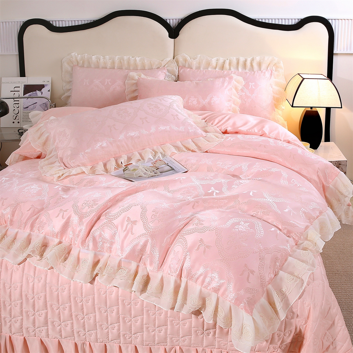 91家纺网 家纺一手货源 找家纺 提花大世界 2026新款轻奢法式蕾丝花边款丝滑水洗真丝天丝提花床单床笠床盖四件套 洛丽塔之梦-柔雾粉