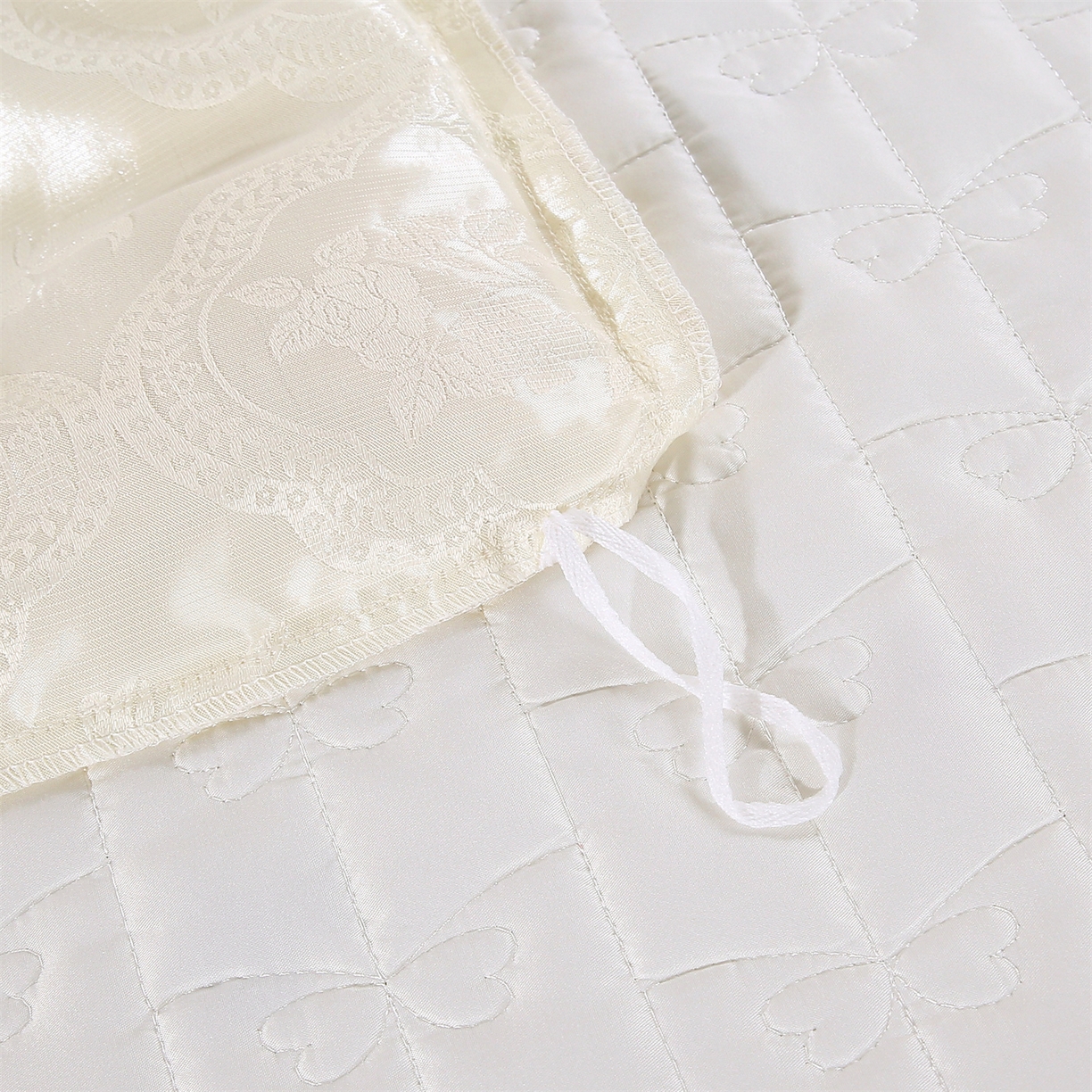 91家纺网 家纺一手货源 找家纺 提花大世界 2026新款轻奢法式蕾丝花边款丝滑水洗真丝天丝提花床单床笠床盖四件套 洛丽塔之梦-珍珠白