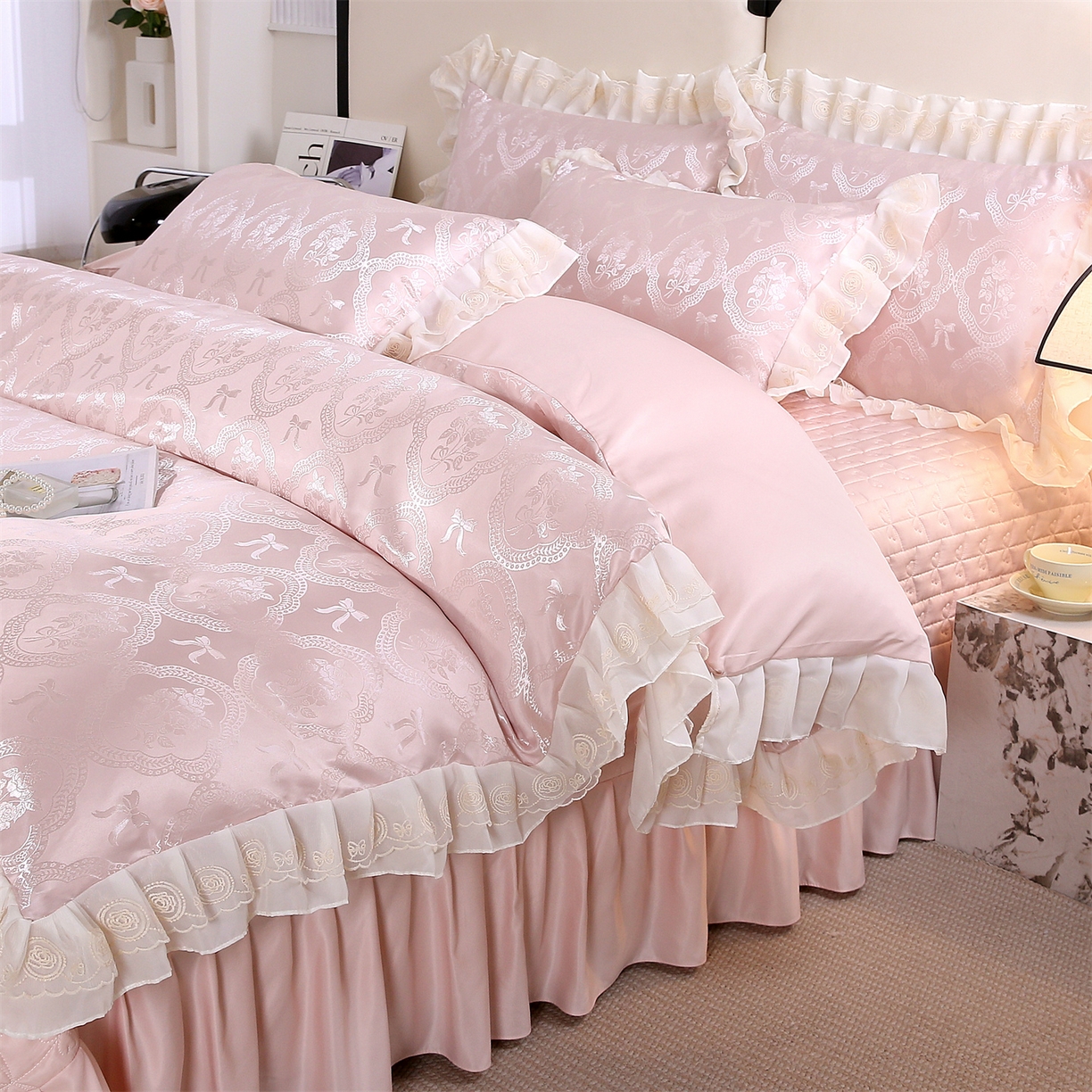 91家纺网 家纺一手货源 找家纺 提花大世界 2026新款轻奢法式蕾丝花边款丝滑水洗真丝天丝提花床单床笠床盖四件套 洛丽塔之梦-樱花玉