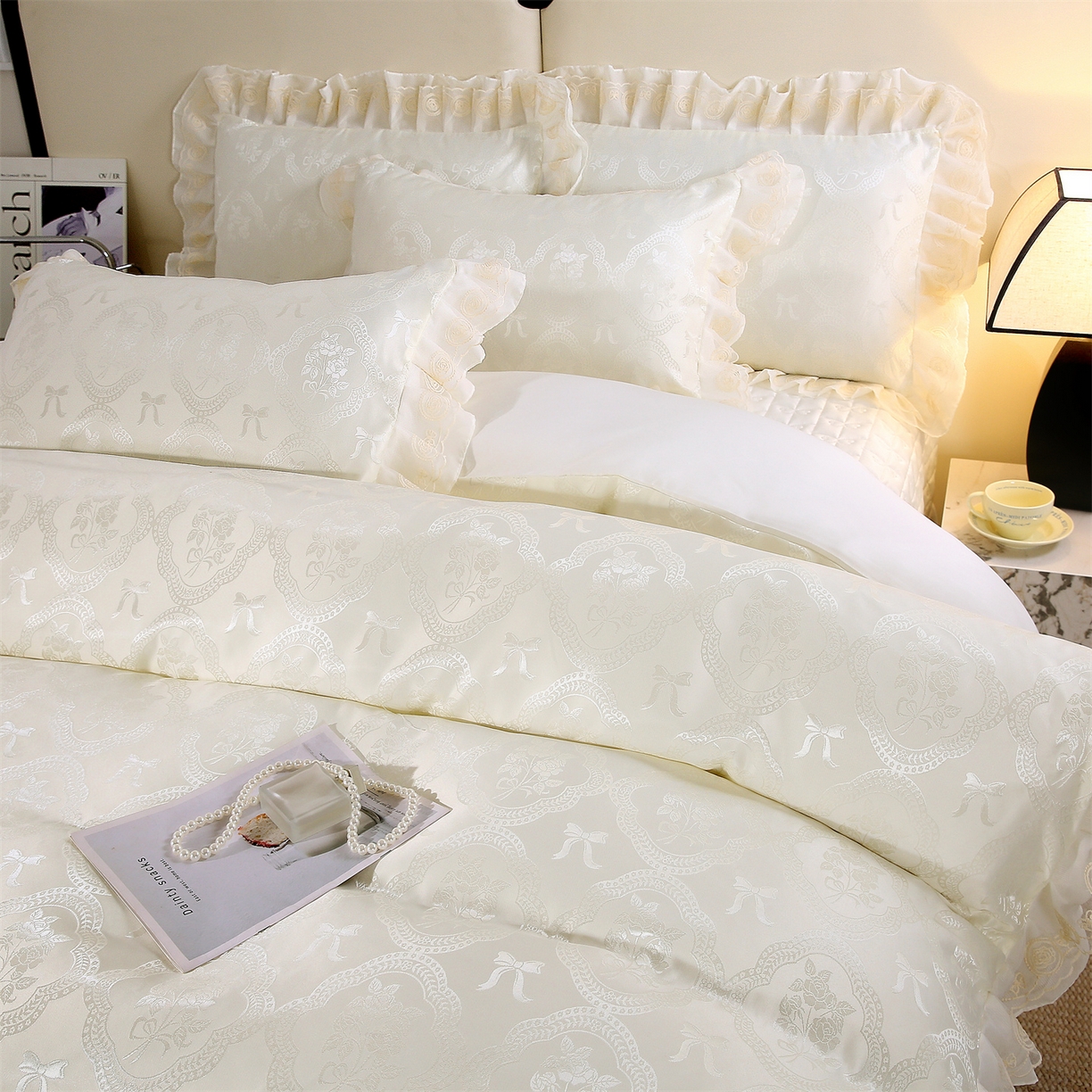 91家纺网 家纺一手货源 找家纺 提花大世界 2026新款轻奢法式蕾丝花边款丝滑水洗真丝天丝提花床单床笠床盖四件套 洛丽塔之梦-珍珠白
