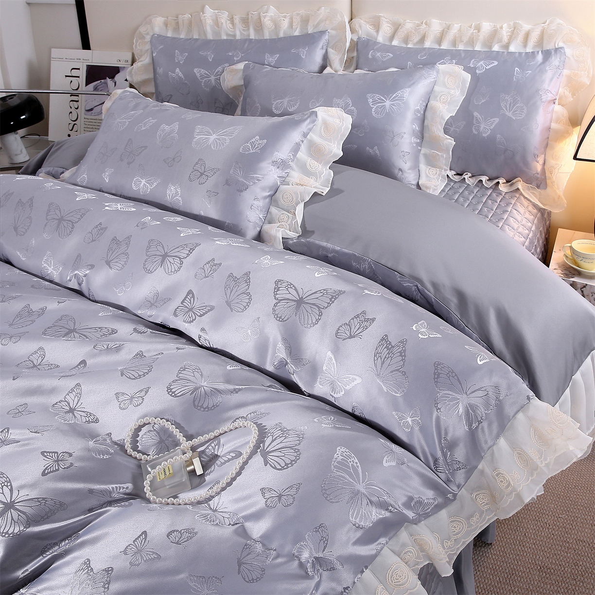 91家纺网 家纺一手货源 找家纺 提花大世界 2026新款轻奢法式蕾丝花边款丝滑水洗真丝天丝提花床单床笠床盖四件套 蝴蝶绮梦-冰川灰