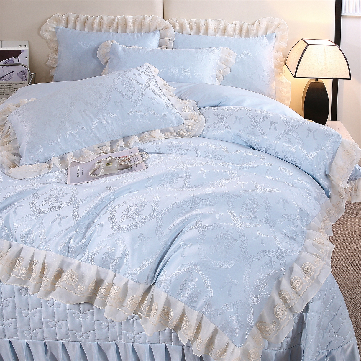 91家纺网 家纺一手货源 找家纺 提花大世界 2026新款轻奢法式蕾丝花边款丝滑水洗真丝天丝提花床单床笠床盖四件套 洛丽塔之梦-冰蓝