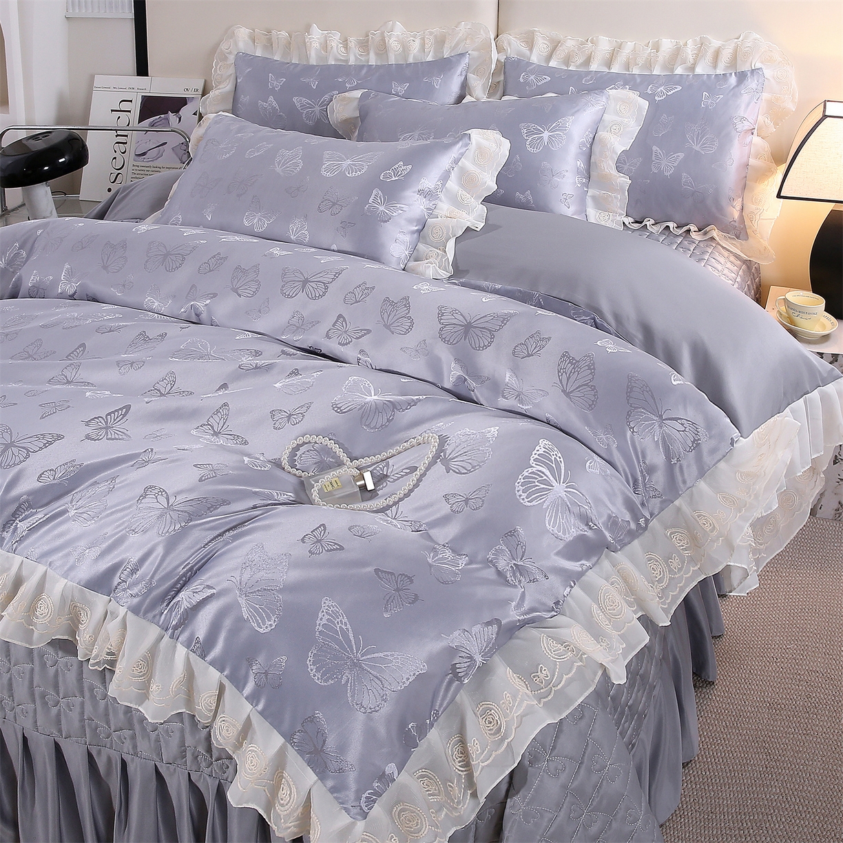 91家纺网 家纺一手货源 找家纺 提花大世界 2026新款轻奢法式蕾丝花边款丝滑水洗真丝天丝提花床单床笠床盖四件套 蝴蝶绮梦-冰川灰