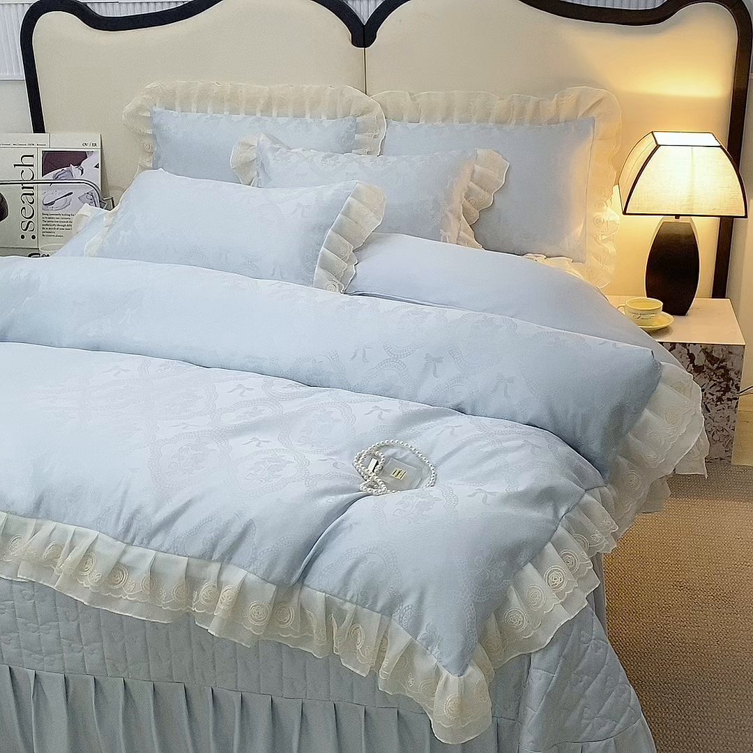 91家纺网 家纺一手货源 找家纺 提花大世界 2026新款轻奢法式蕾丝花边款丝滑水洗真丝天丝提花床单床笠床盖四件套 洛丽塔之梦-冰蓝