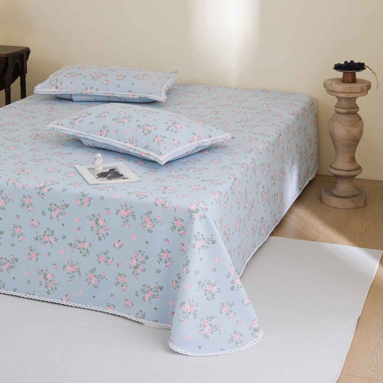 91家纺网 家纺一手货源 找家纺 （总）慕绸家纺（原萌宝老粗布厂家） 2026新款原棉细纱工艺款亲肤柔软老粗布床单凉席席子春夏热门款-直播热卖圆角花边款