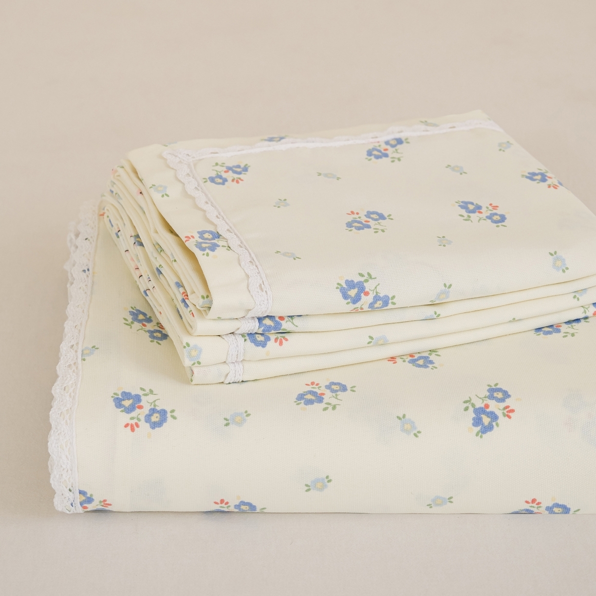 91家纺网 家纺一手货源 找家纺 （总）慕绸家纺（原萌宝老粗布厂家） 2026新款原棉细纱工艺款亲肤柔软老粗布床单凉席席子春夏热门款-直播热卖圆角花边款