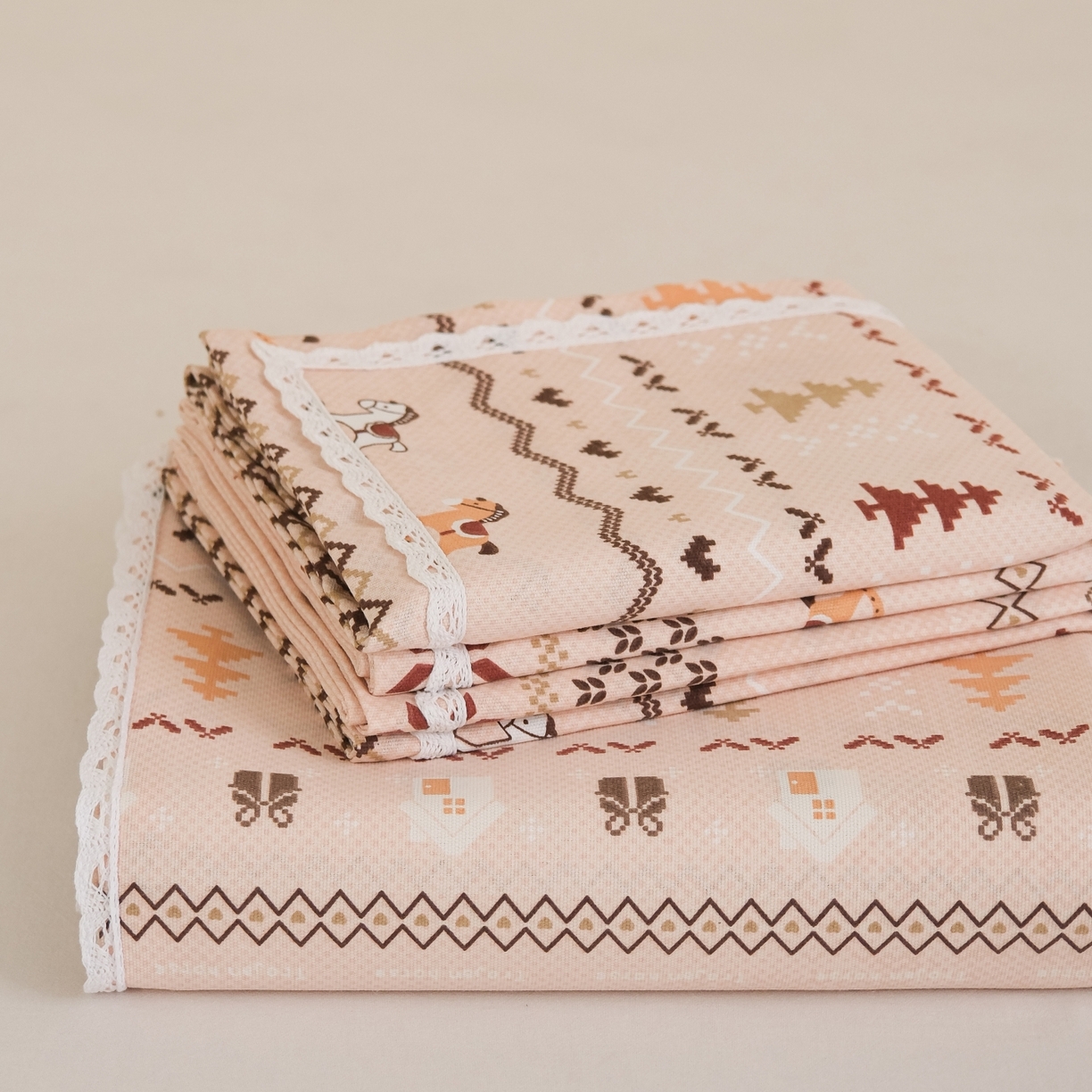 91家纺网 家纺一手货源 找家纺 （总）慕绸家纺（原萌宝老粗布厂家） 2026新款原棉细纱工艺款亲肤柔软老粗布床单凉席席子春夏热门款-直播热卖圆角花边款