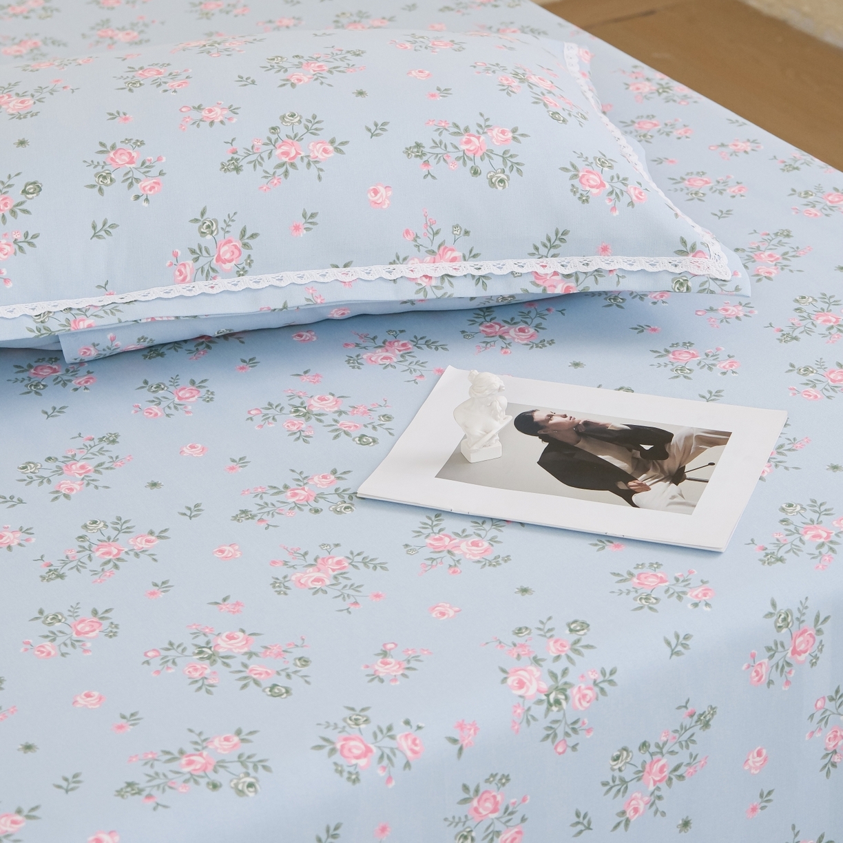 91家纺网 家纺一手货源 找家纺 慕绸家纺（原萌宝老粗布厂家） 2026新款原棉细纱工艺款亲肤柔软老粗布床单凉席席子春夏热门款-直播热卖圆角花边款 半夏