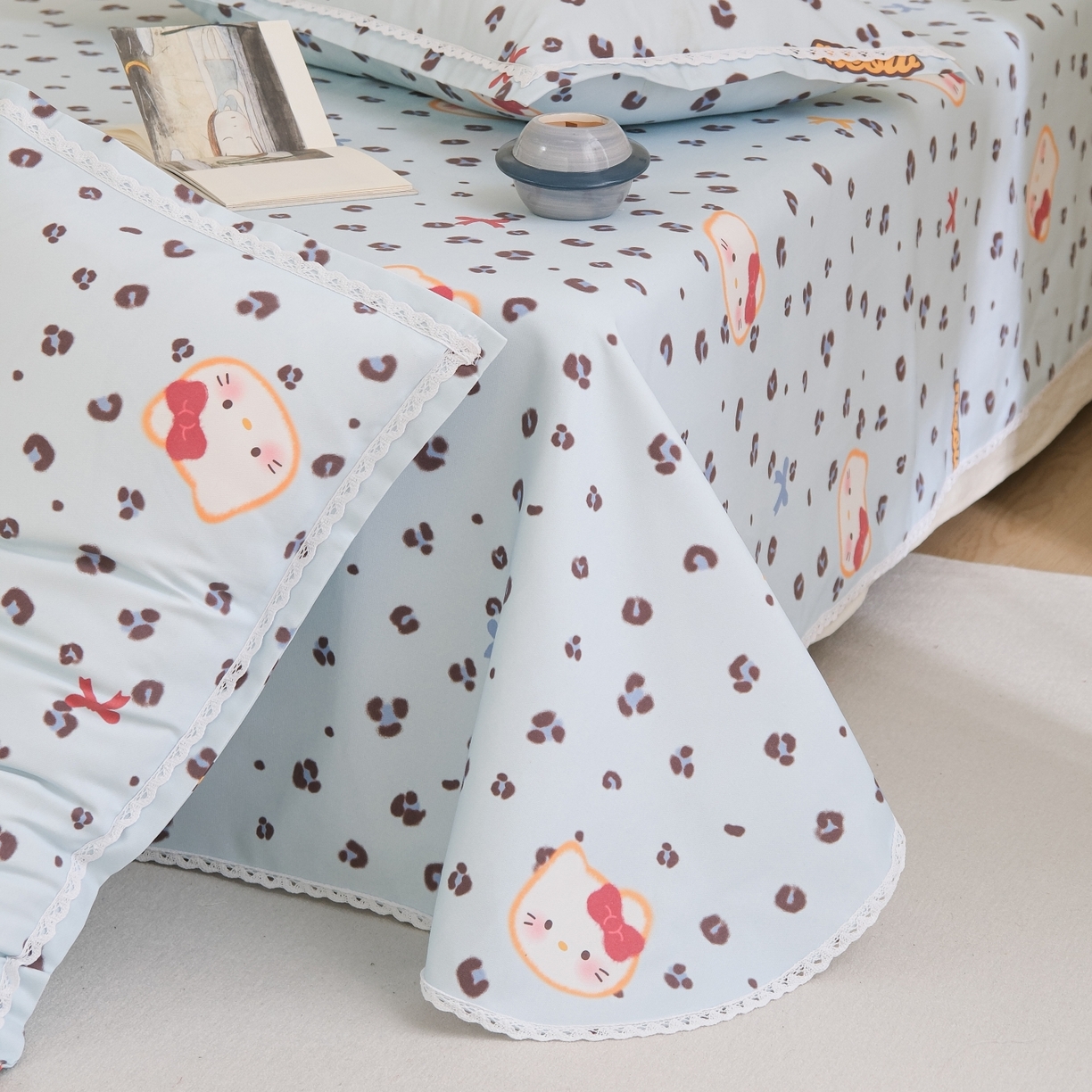 91家纺网 家纺一手货源 找家纺 慕绸家纺（原萌宝老粗布厂家） 2026新款原棉细纱工艺款亲肤柔软老粗布床单凉席席子春夏热门款-直播热卖圆角花边款 豹纹喵