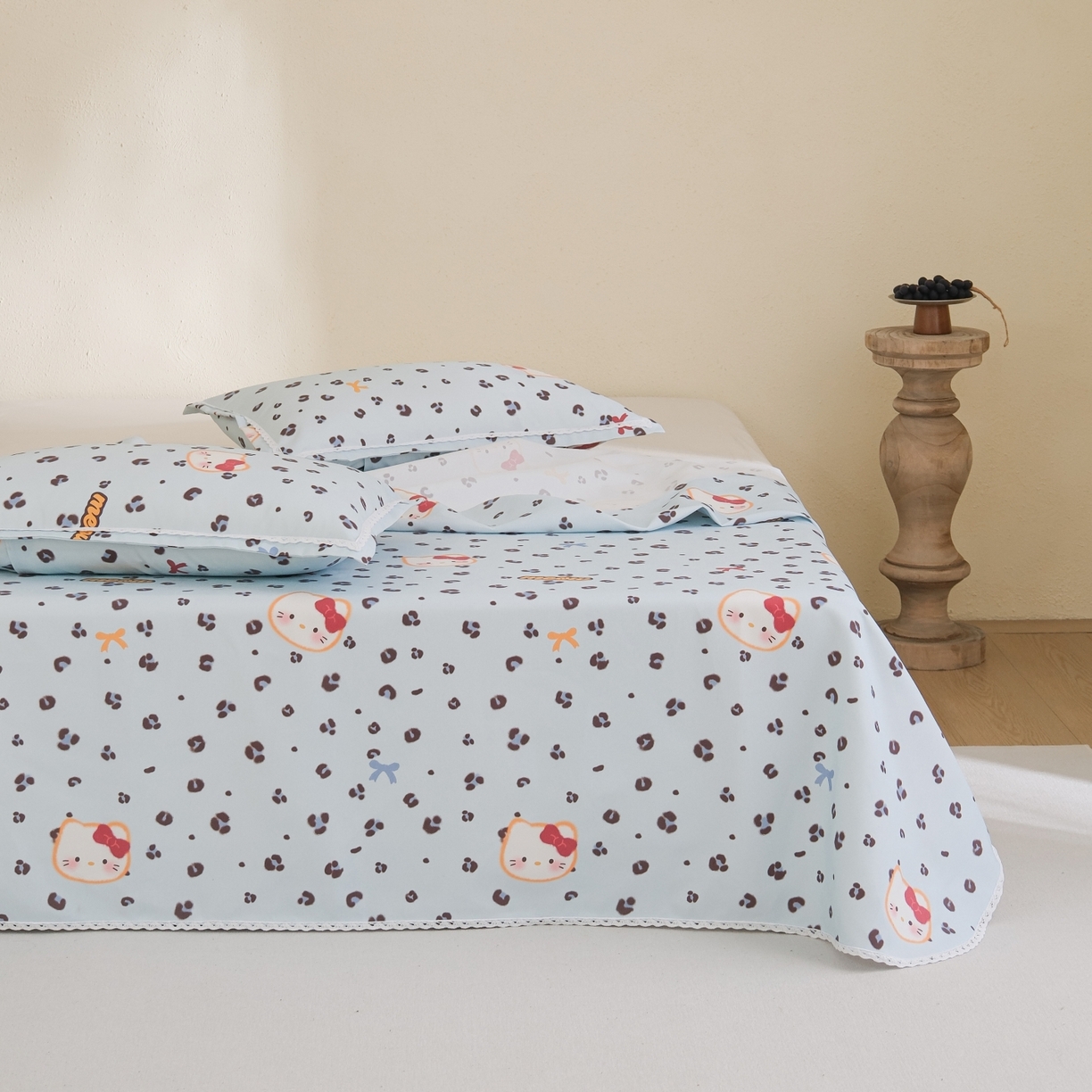 91家纺网 家纺一手货源 找家纺 慕绸家纺（原萌宝老粗布厂家） 2026新款原棉细纱工艺款亲肤柔软老粗布床单凉席席子春夏热门款-直播热卖圆角花边款 豹纹喵