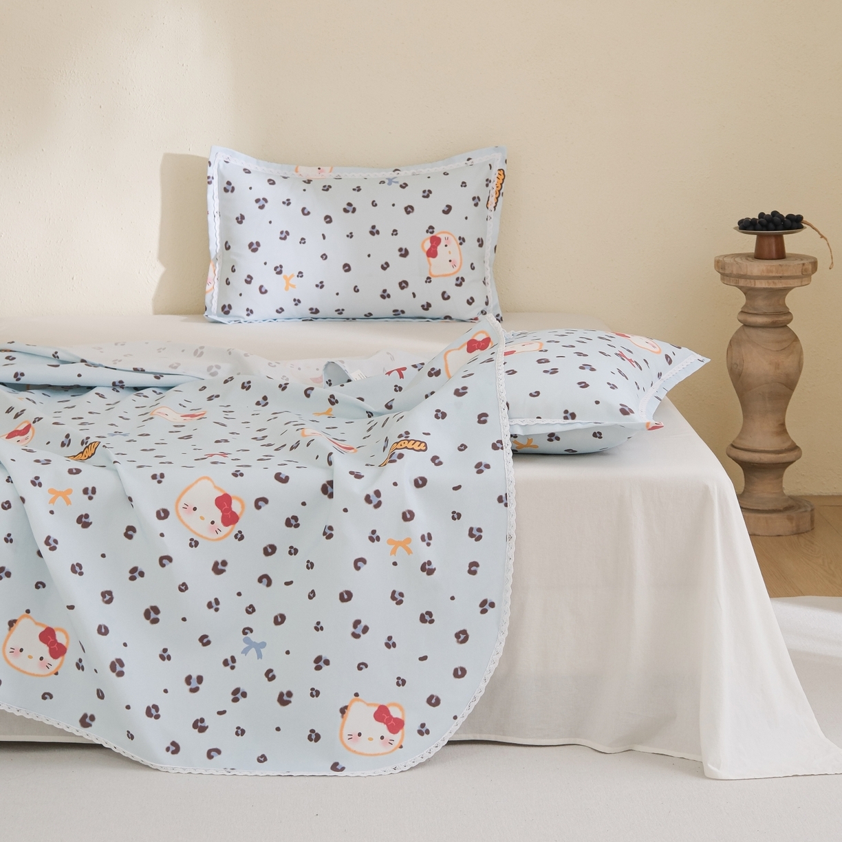 91家纺网 家纺一手货源 找家纺 慕绸家纺（原萌宝老粗布厂家） 2026新款原棉细纱工艺款亲肤柔软老粗布床单凉席席子春夏热门款-直播热卖圆角花边款 豹纹喵