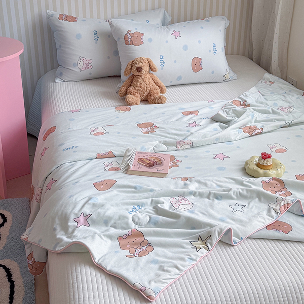 91家纺网 家纺一手货源 找家纺 （总）桃子家居 2026新款A类卡通小清新奶乎乎高品质牛奶丝软糯针织棉嵌绳工艺夏被系列