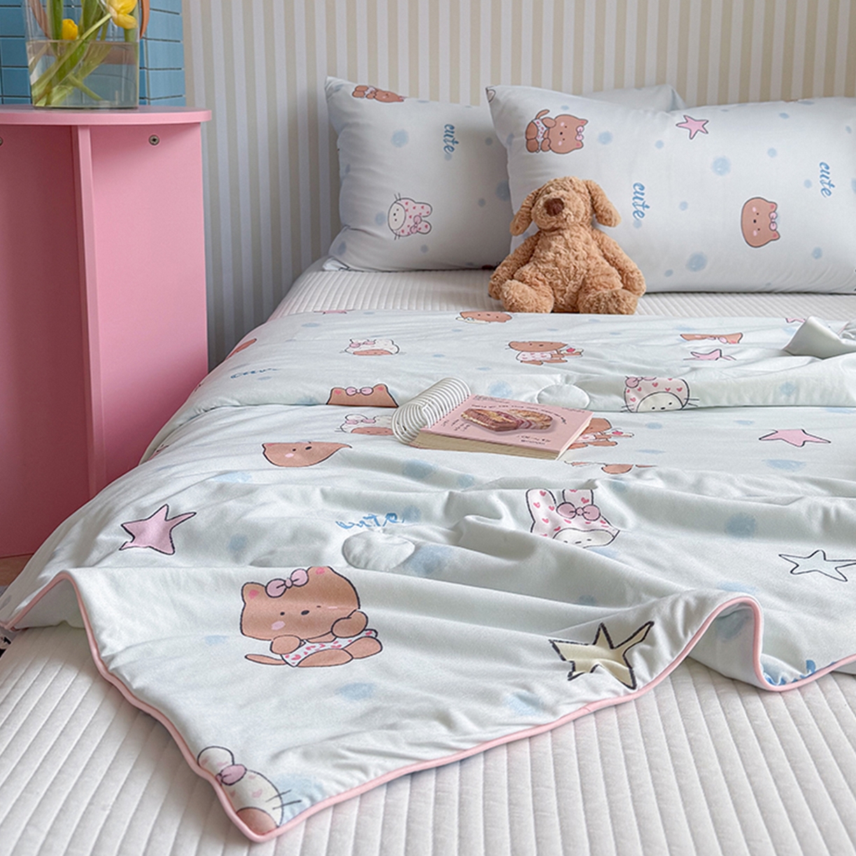 91家纺网 家纺一手货源 找家纺 （总）桃子家居 2026新款A类卡通小清新奶乎乎高品质牛奶丝软糯针织棉嵌绳工艺夏被系列