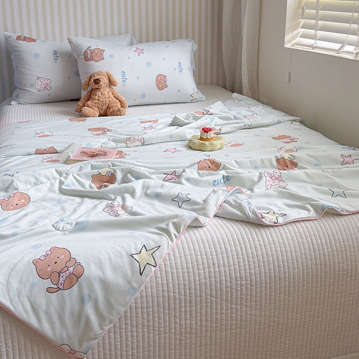 91家纺网 家纺一手货源 找家纺 （总）桃子家居 2026新款A类卡通小清新奶乎乎高品质牛奶丝软糯针织棉嵌绳工艺夏被系列