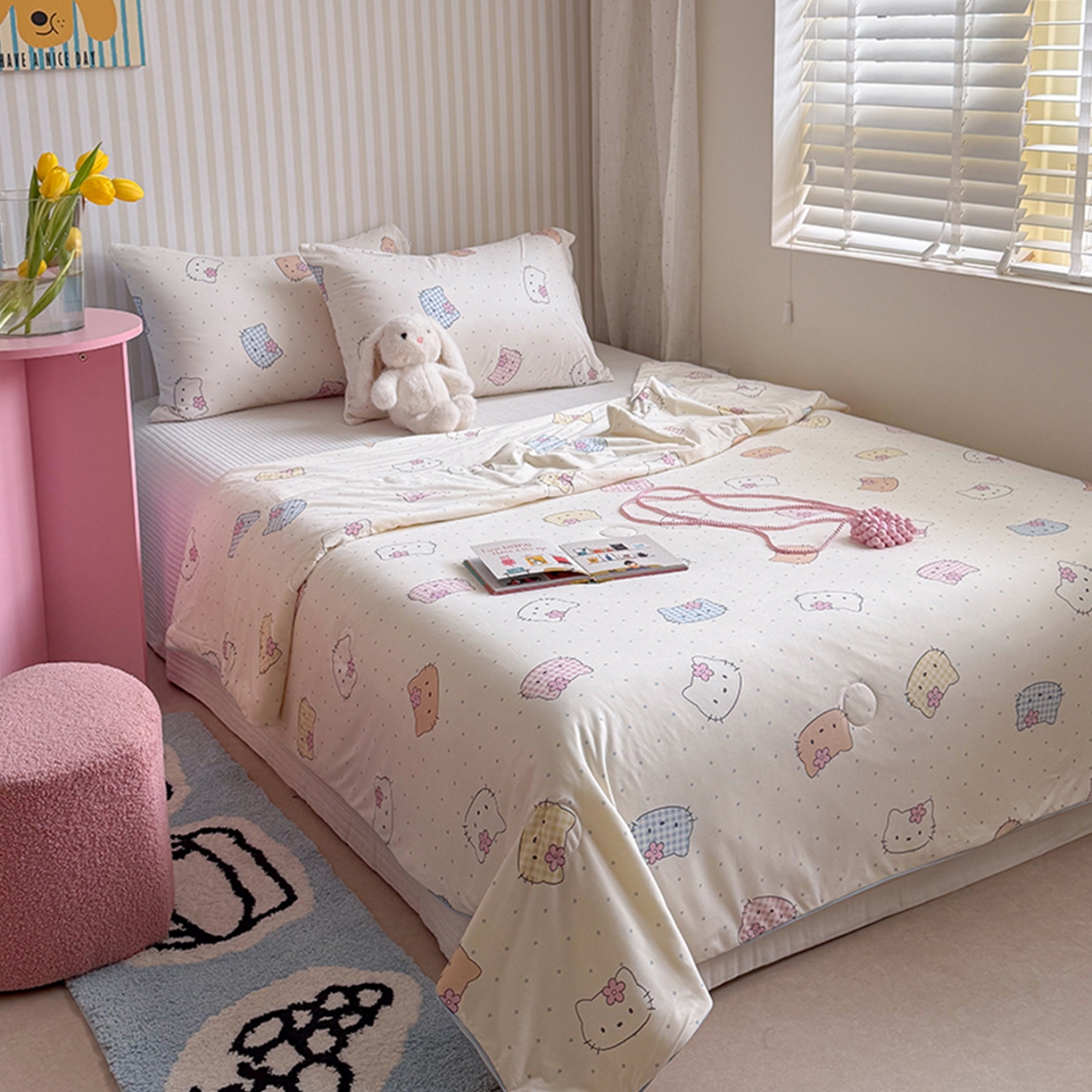 91家纺网 家纺一手货源 找家纺 桃子家居 2026新款A类卡通小清新奶乎乎高品质牛奶丝软糯针织棉嵌绳工艺夏被系列 针织嵌绳-彩塘猫咪