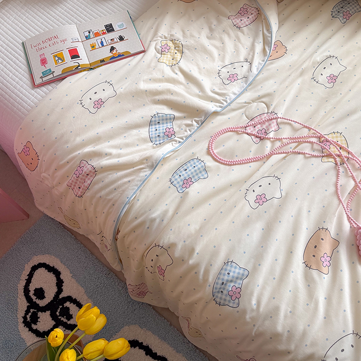 91家纺网 家纺一手货源 找家纺 桃子家居 2026新款A类卡通小清新奶乎乎高品质牛奶丝软糯针织棉嵌绳工艺夏被系列 针织嵌绳-彩塘猫咪