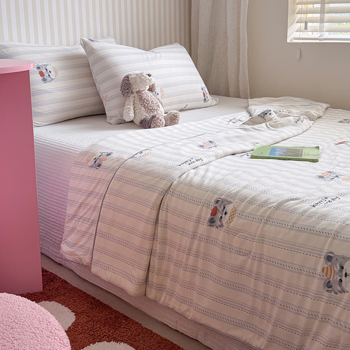 91家纺网 家纺一手货源 找家纺 桃子家居 2026新款A类卡通小清新奶乎乎高品质牛奶丝软糯针织棉嵌绳工艺夏被系列 针织嵌绳-乖乖狗