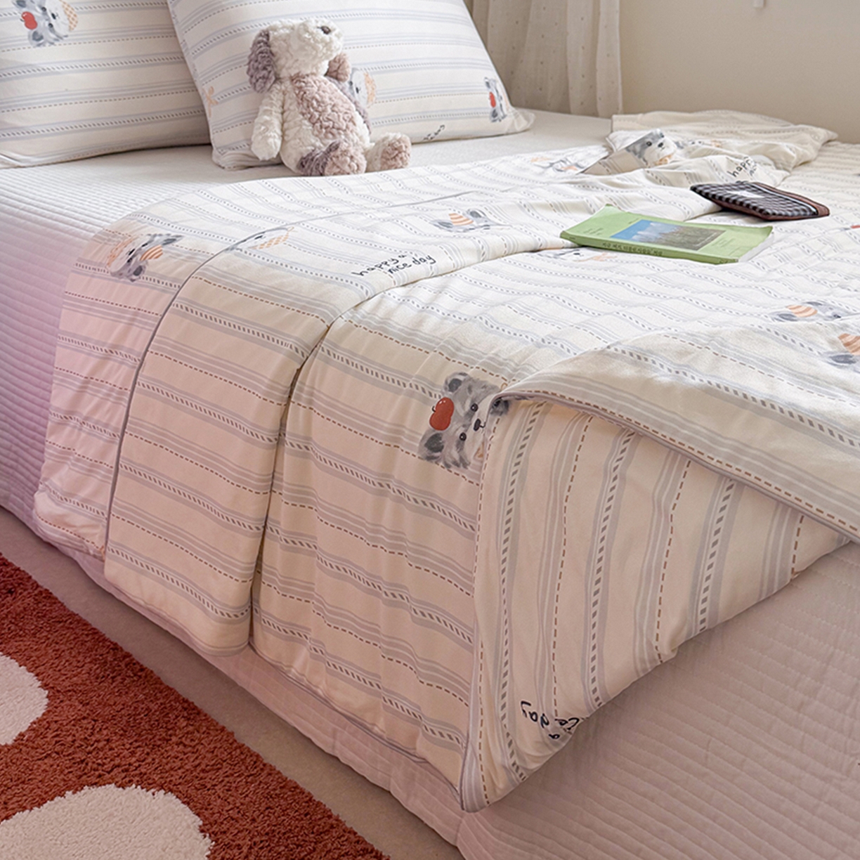 91家纺网 家纺一手货源 找家纺 桃子家居 2026新款A类卡通小清新奶乎乎高品质牛奶丝软糯针织棉嵌绳工艺夏被系列 针织嵌绳-乖乖狗