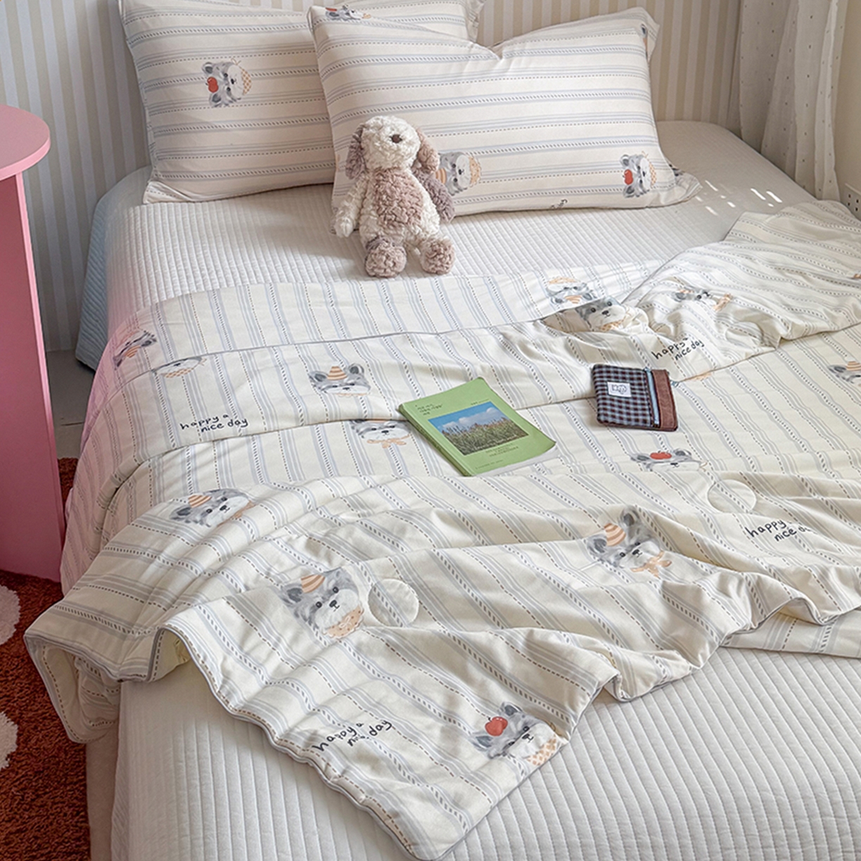 91家纺网 家纺一手货源 找家纺 桃子家居 2026新款A类卡通小清新奶乎乎高品质牛奶丝软糯针织棉嵌绳工艺夏被系列 针织嵌绳-乖乖狗