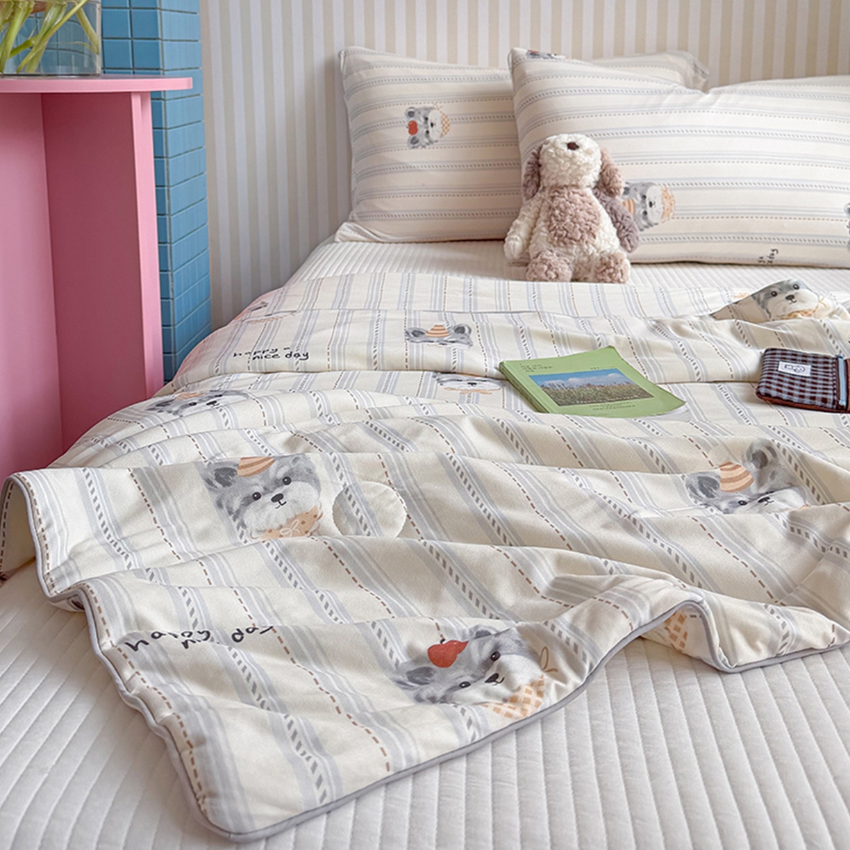 91家纺网 家纺一手货源 找家纺 桃子家居 2026新款A类卡通小清新奶乎乎高品质牛奶丝软糯针织棉嵌绳工艺夏被系列 针织嵌绳-乖乖狗