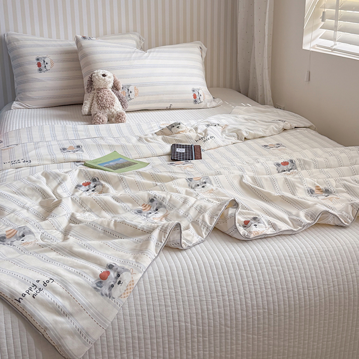 91家纺网 家纺一手货源 找家纺 桃子家居 2026新款A类卡通小清新奶乎乎高品质牛奶丝软糯针织棉嵌绳工艺夏被系列 针织嵌绳-乖乖狗