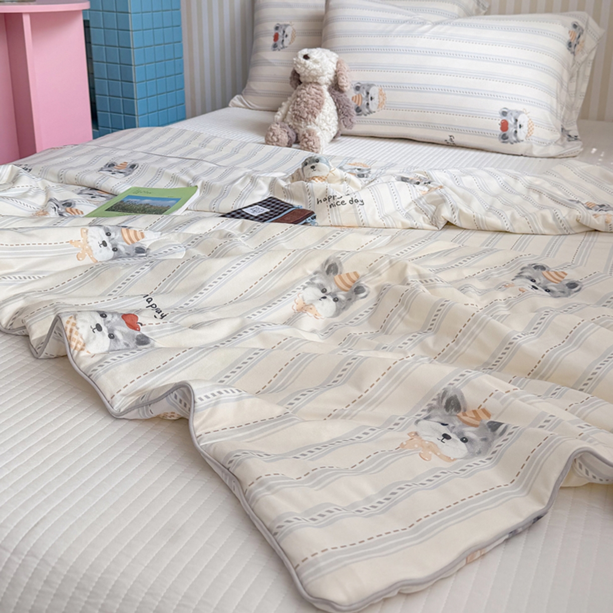 91家纺网 家纺一手货源 找家纺 桃子家居 2026新款A类卡通小清新奶乎乎高品质牛奶丝软糯针织棉嵌绳工艺夏被系列 针织嵌绳-乖乖狗