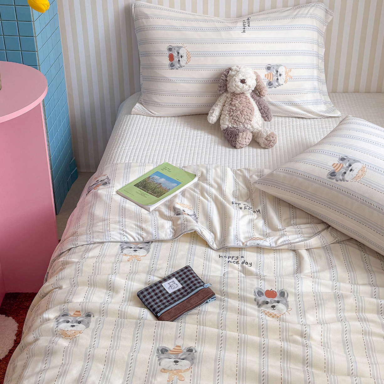 91家纺网 家纺一手货源 找家纺 桃子家居 2026新款A类卡通小清新奶乎乎高品质牛奶丝软糯针织棉嵌绳工艺夏被系列 针织嵌绳-乖乖狗