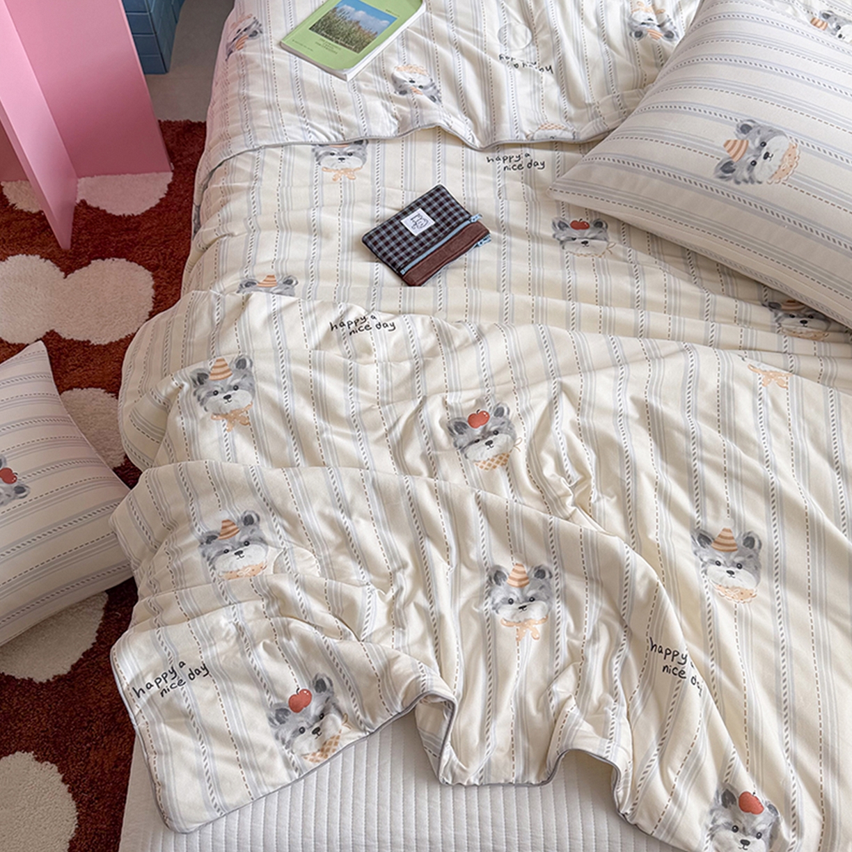 91家纺网 家纺一手货源 找家纺 桃子家居 2026新款A类卡通小清新奶乎乎高品质牛奶丝软糯针织棉嵌绳工艺夏被系列 针织嵌绳-乖乖狗