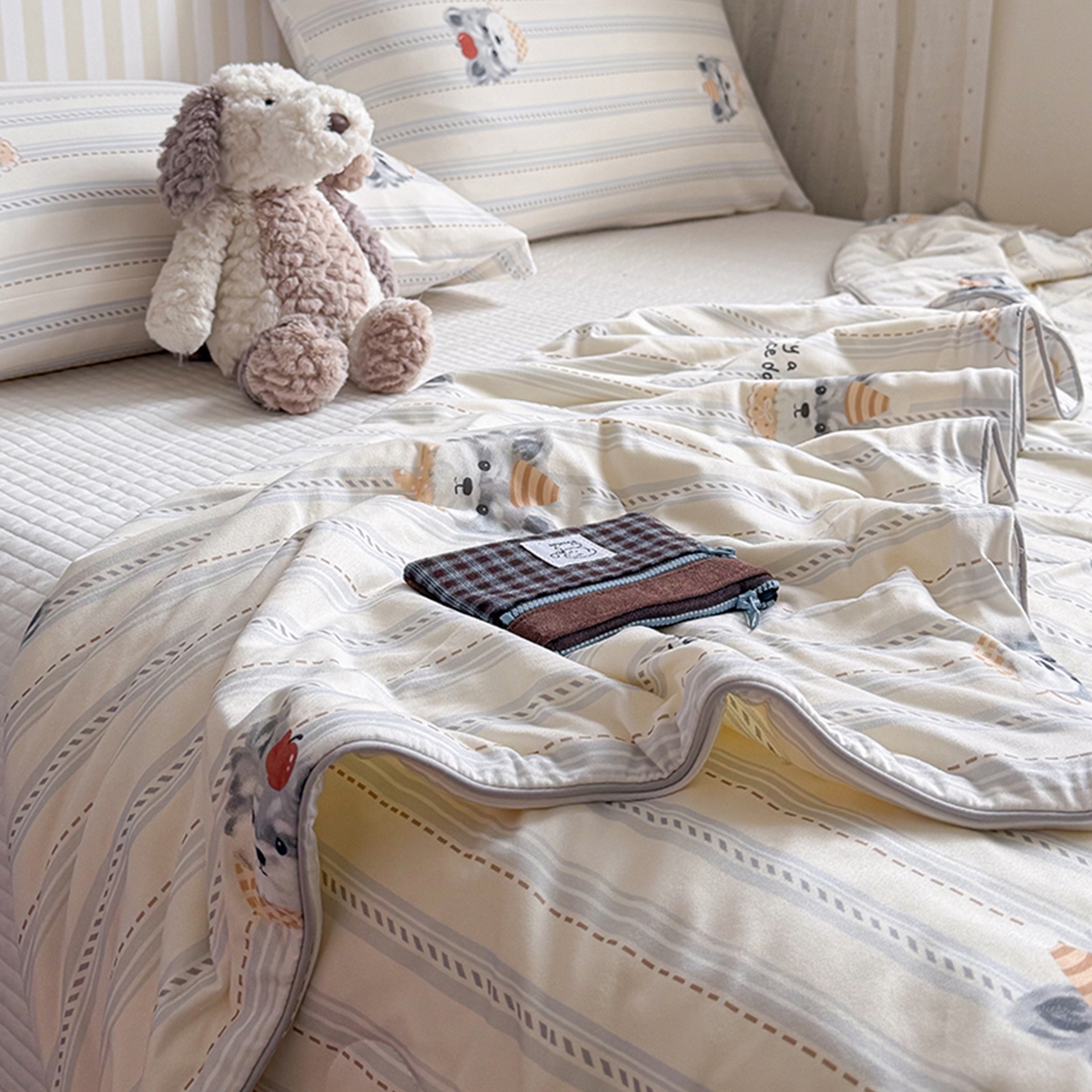 91家纺网 家纺一手货源 找家纺 桃子家居 2026新款A类卡通小清新奶乎乎高品质牛奶丝软糯针织棉嵌绳工艺夏被系列 针织嵌绳-乖乖狗