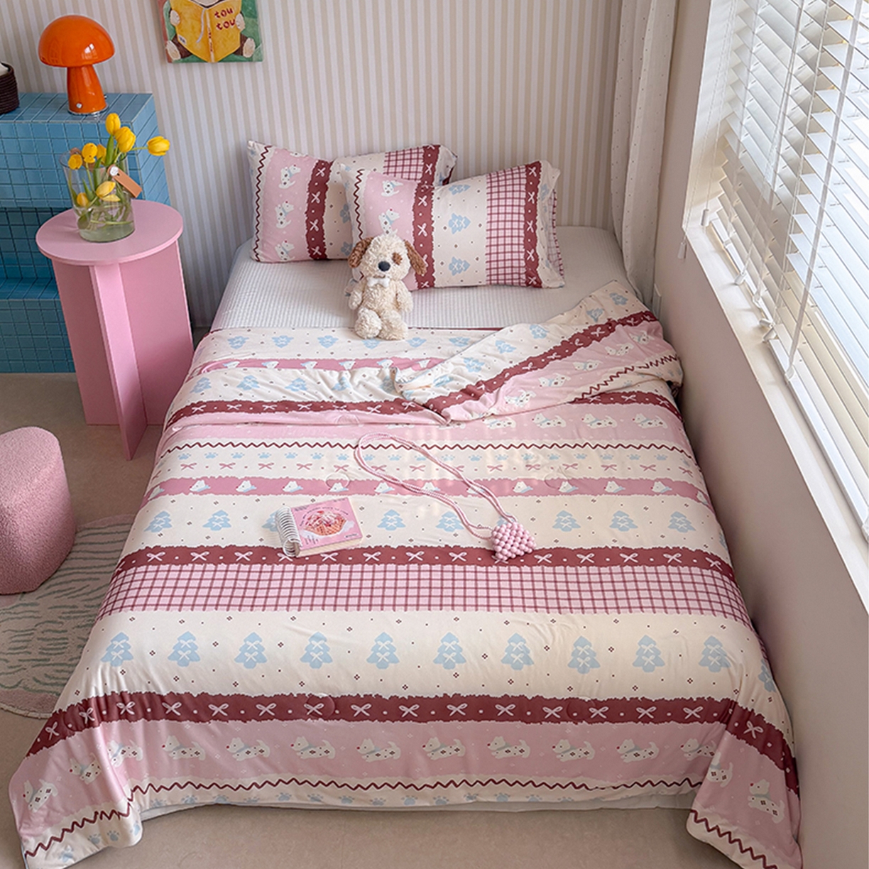 91家纺网 家纺一手货源 找家纺 桃子家居 2026新款A类卡通小清新奶乎乎高品质牛奶丝软糯针织棉嵌绳工艺夏被系列 针织嵌绳-莓果狗