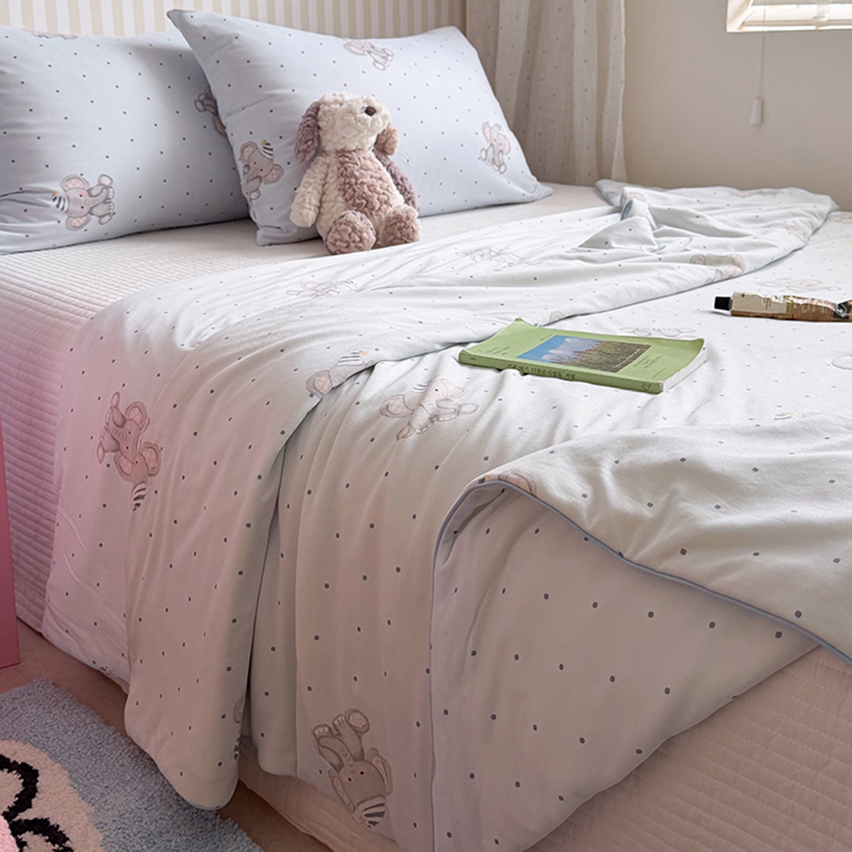 91家纺网 家纺一手货源 找家纺 桃子家居 2026新款A类卡通小清新奶乎乎高品质牛奶丝软糯针织棉嵌绳工艺夏被系列 针织嵌绳-奶雾小象