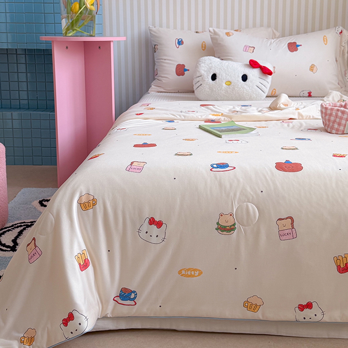 91家纺网 家纺一手货源 找家纺 桃子家居 2026新款A类卡通小清新奶乎乎高品质牛奶丝软糯针织棉嵌绳工艺夏被系列 针织嵌绳-奶杏甜点猫