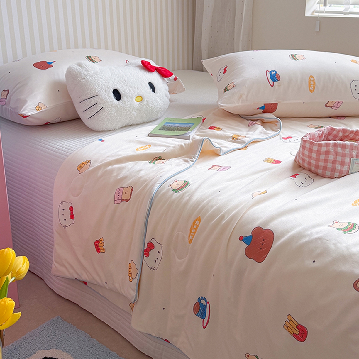 91家纺网 家纺一手货源 找家纺 桃子家居 2026新款A类卡通小清新奶乎乎高品质牛奶丝软糯针织棉嵌绳工艺夏被系列 针织嵌绳-奶杏甜点猫