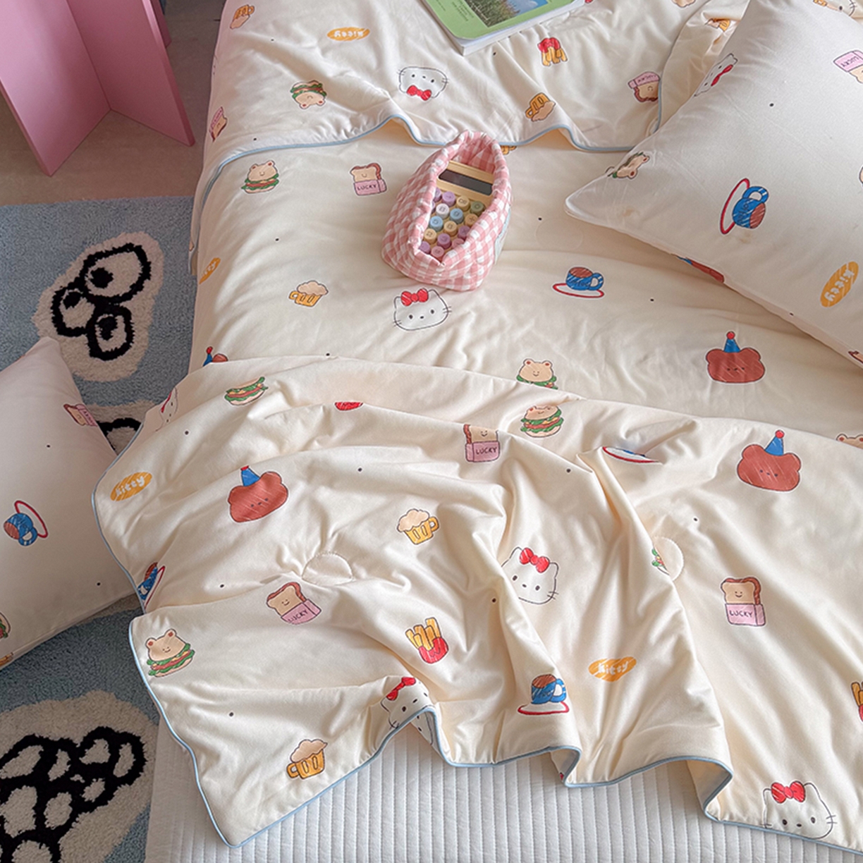 91家纺网 家纺一手货源 找家纺 桃子家居 2026新款A类卡通小清新奶乎乎高品质牛奶丝软糯针织棉嵌绳工艺夏被系列 针织嵌绳-奶杏甜点猫