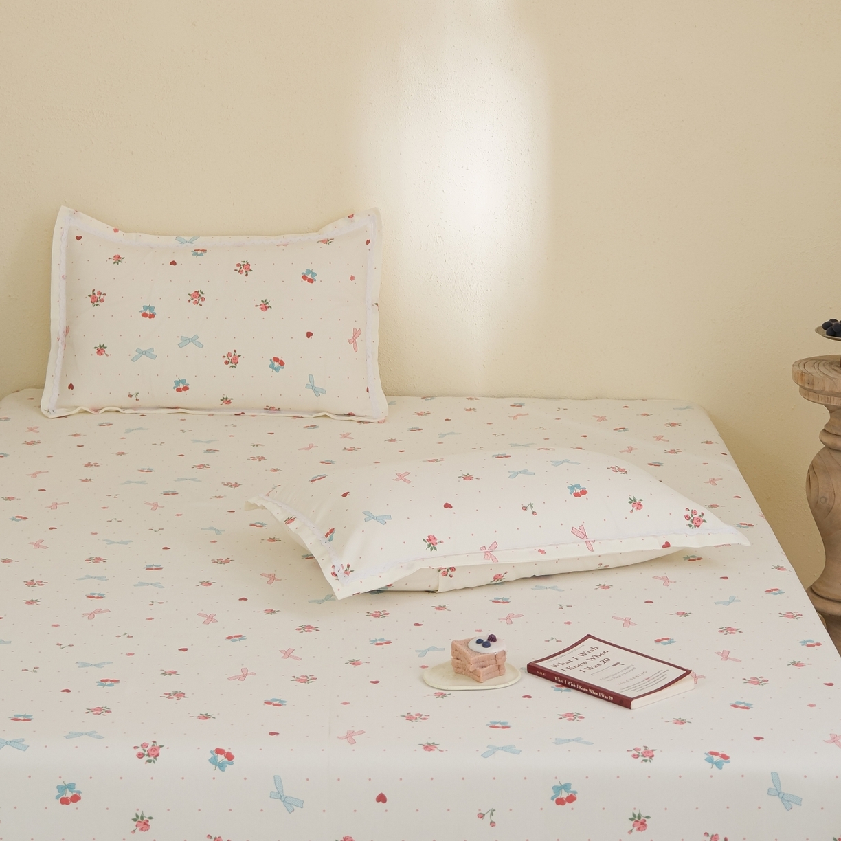 91家纺网 家纺一手货源 找家纺 慕绸家纺（原萌宝老粗布厂家） 2026新款原棉细纱工艺款亲肤柔软老粗布床单凉席席子春夏热门款-直播热卖圆角花边款 铃兰结